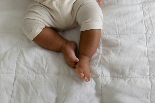 Foto grátis feche o lindo bebê preto