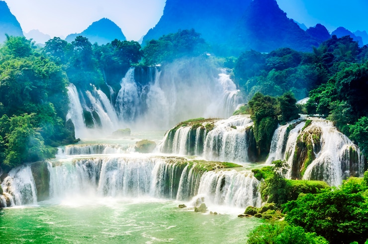 Foto grátis férias maravilhosas árvores frescas cachoeira ao ar livre