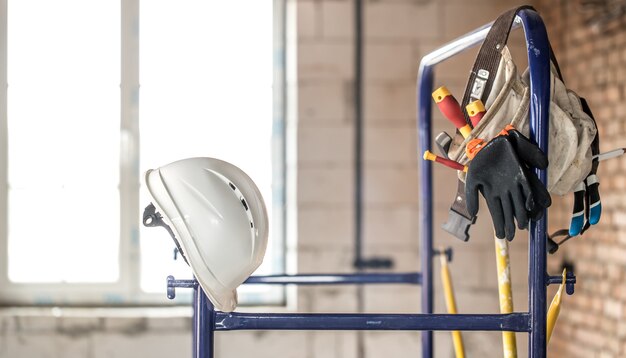 Ferramenta de construção de trabalho. Acessórios de construtor. Conceito de renovação de casa e casa.