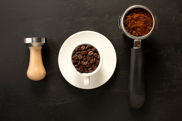 Ferramenta usada para prensa de café e xícara