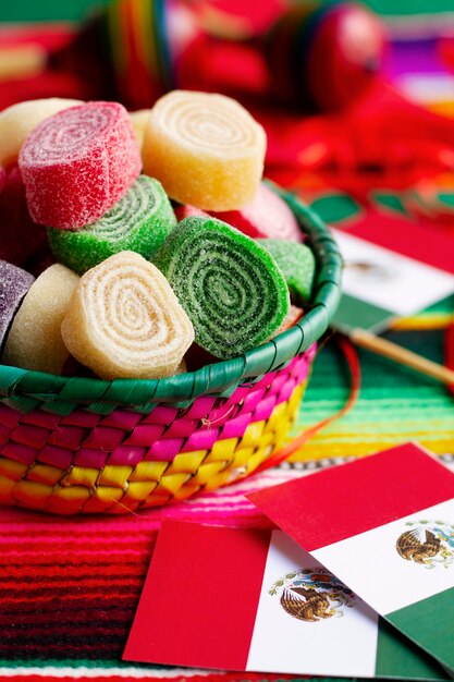 Festa mexicana de doces deliciosos de alto ângulo