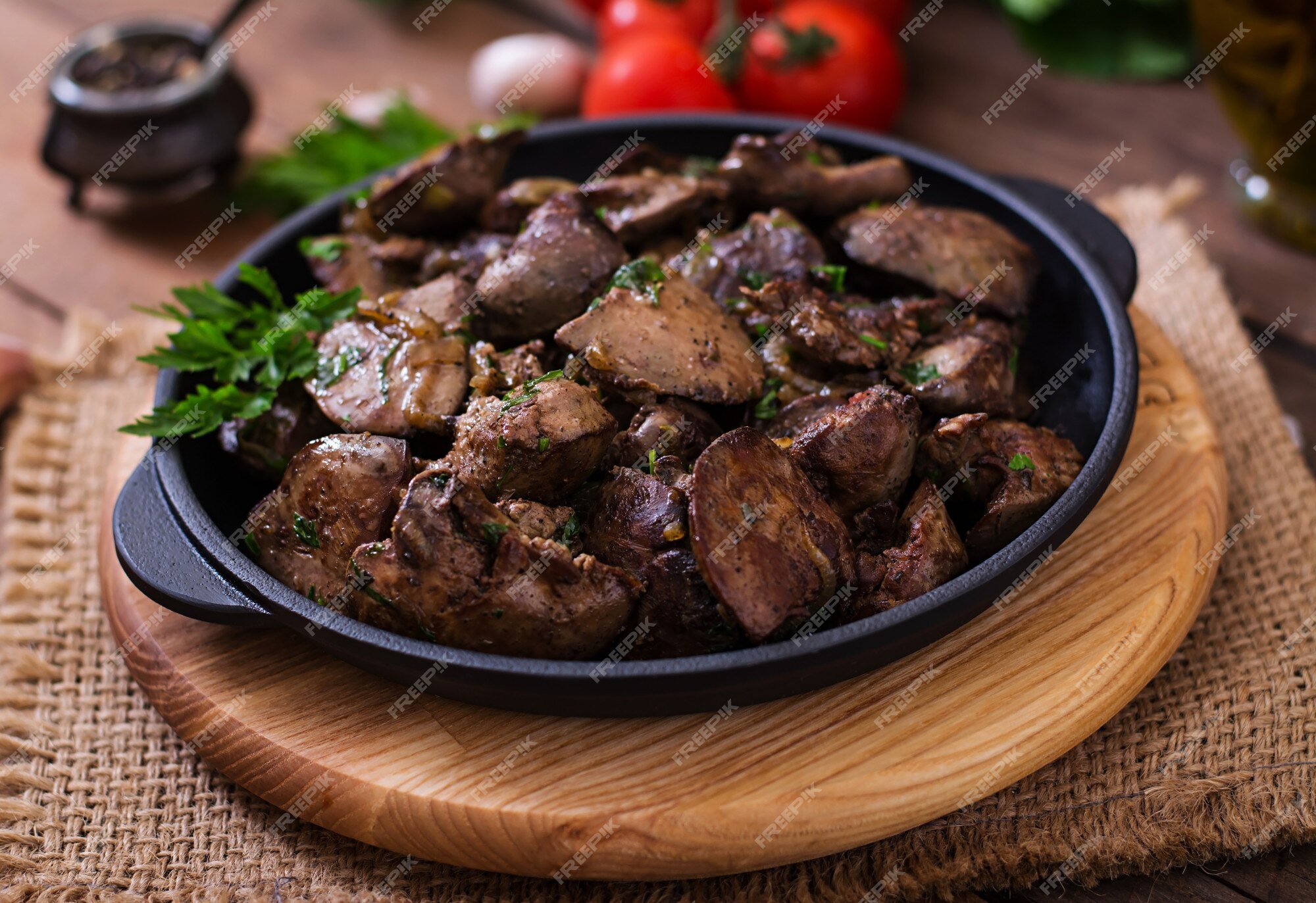 Fígado de frango cozido frito miudezas keto ou dieta paleo 4717730 Foto de  stock no Vecteezy