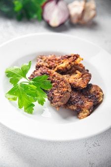 Fígado de porco pedaços fritos comida de carne refeição saudável comida lanche na mesa cópia espaço comida
