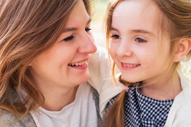 Filha e mãe adorável