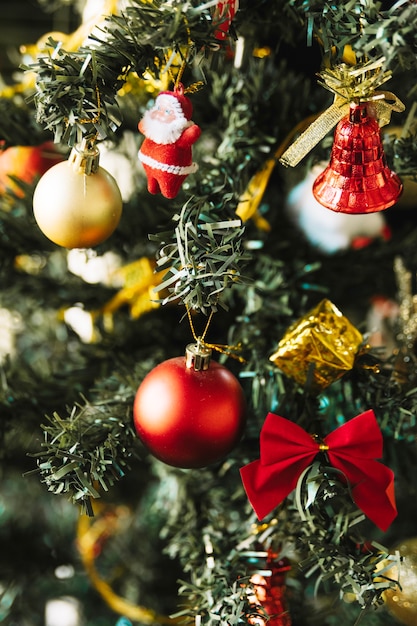 Foto grátis fim acima da árvore de natal decorativa