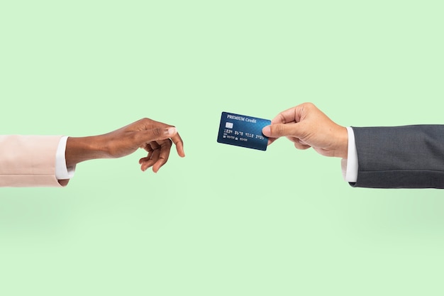 Financiamento de cartão de crédito em mãos para campanha bancária