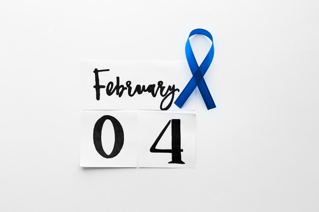 Fita azul e escrita em 4 de fevereiro