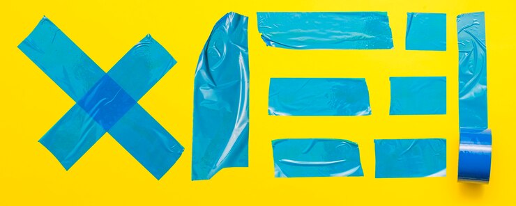 Foto grátis fita azul em fundo amarelo