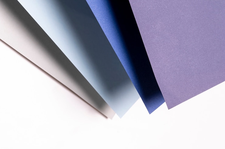 Foto grátis flat lay padrão com diferentes tons de azul