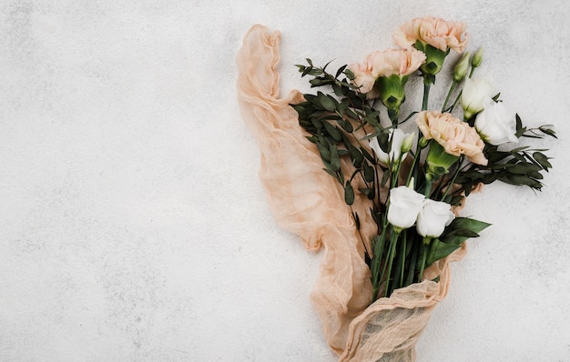 Foto grátis flores de casamento vista superior com espaço de cópia