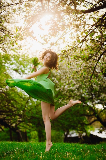 Foto grátis florescendo divina ternura emoção morena