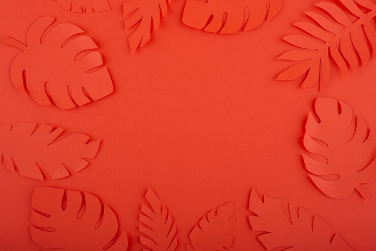 Foto grátis folhas de papel em fundo de coral