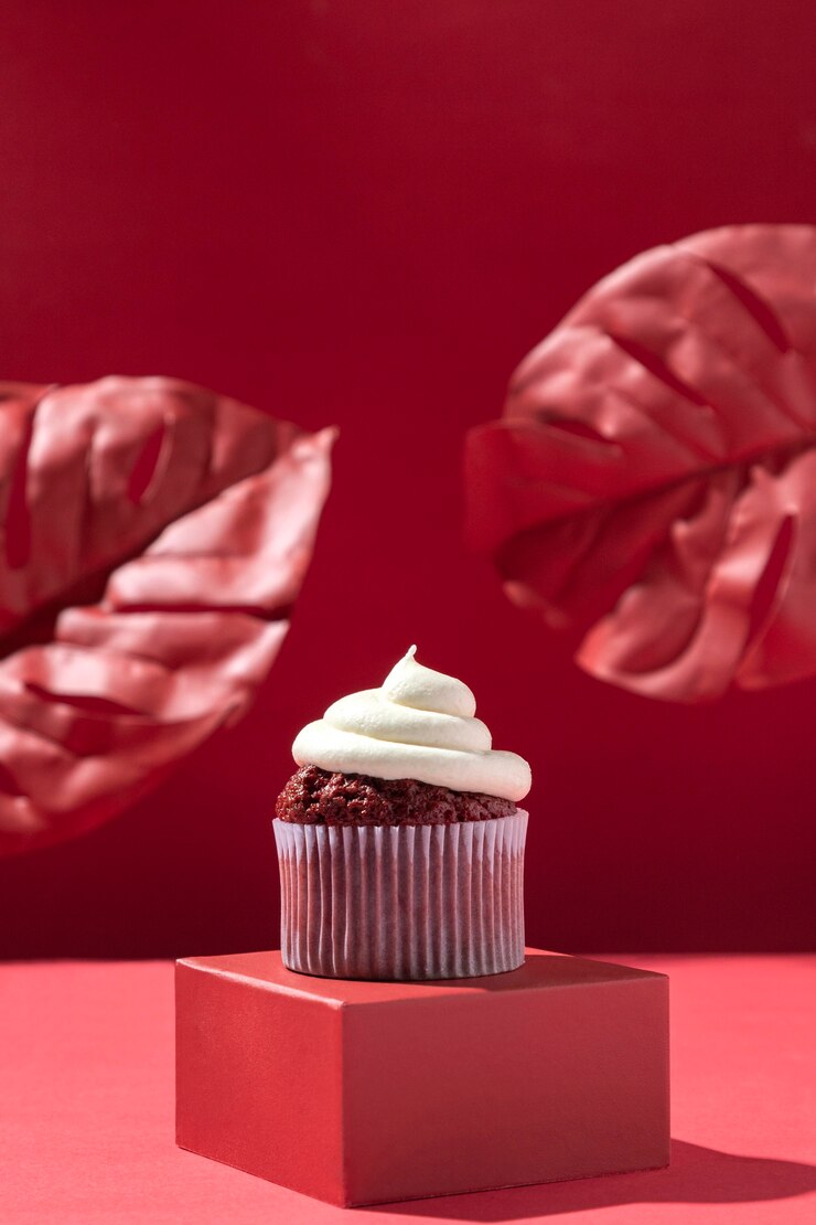 Foto grátis folhas deliciosas de cupcake e monstera