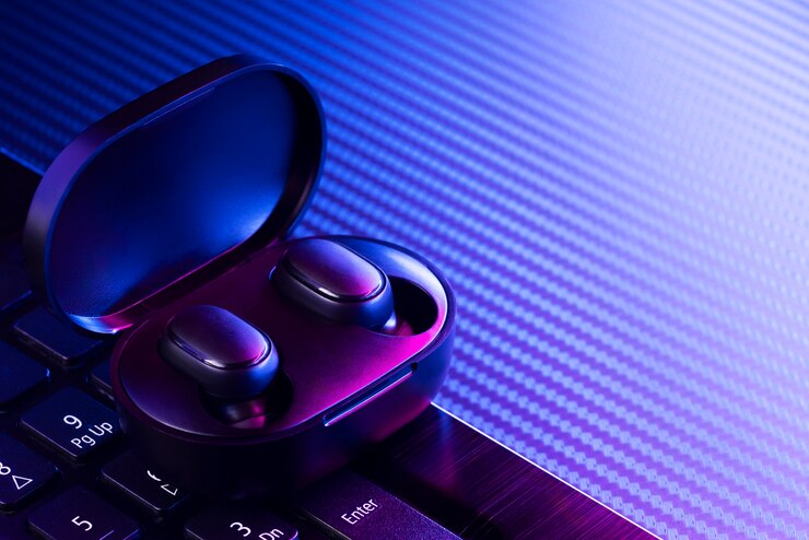Foto grátis fones de ouvido sem fio com iluminação de estilo neon cyberpunk