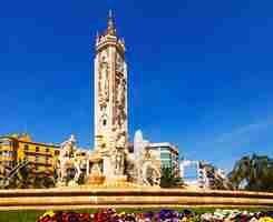 Foto grátis fontain na praça luceros. alicante