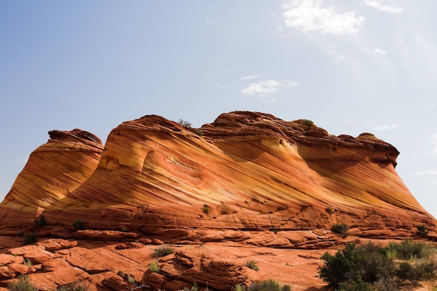 Formação rochosa ondulada de arenito no arizona, eua