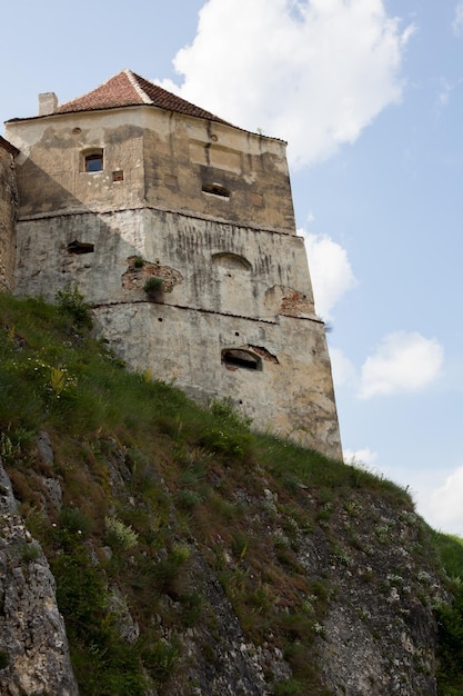 Foto grátis fortaleza de rasnov na romênia. viagem e história