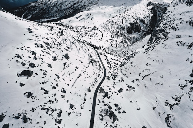 Foto grátis foto aérea bonita de um campo nevado branco