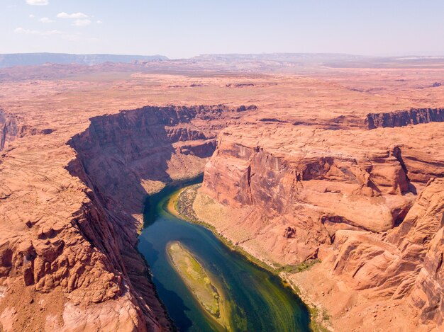 Foto aérea do Rio Colorado na Curva da Ferradura, no Arizona, Estados Unidos