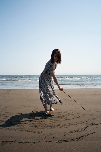 Foto grátis foto completa mulher japonesa na praia