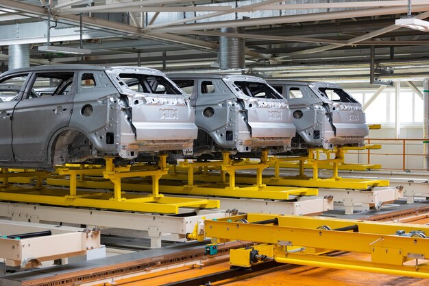 Foto da linha de produção de automóveis Soldagem do corpo do carro Fábrica de montagem de automóveis moderna Indústria automobilística Fábrica de alta tecnologia