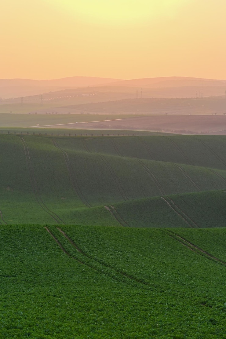 Foto da paisagem do pôr do sol da Toscana da Morávia na República Tcheca