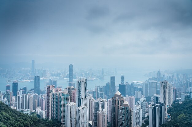 Foto de alto ângulo de uma bela paisagem do pico Victoria em Hong Kong