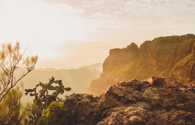 Foto de paisagem tirada na Serpentine Road TF-436 em Masca, Espanha