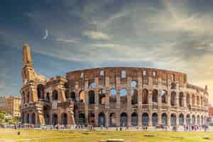 Foto grátis foto de tirar o fôlego do anfiteatro coliseu localizado em roma, itália