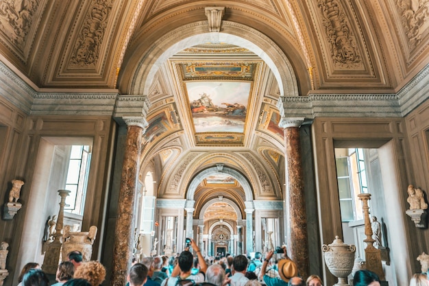 Foto do interior dos museus da Cidade do Vaticano