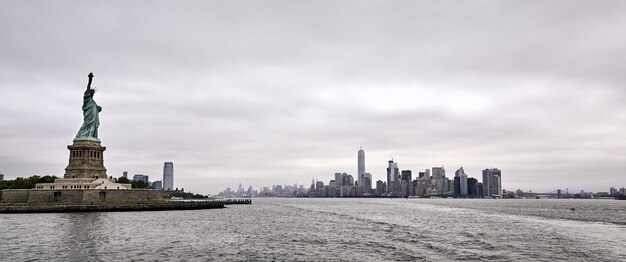 Foto panorâmica da incrível Estátua da Liberdade na cidade de Nova York