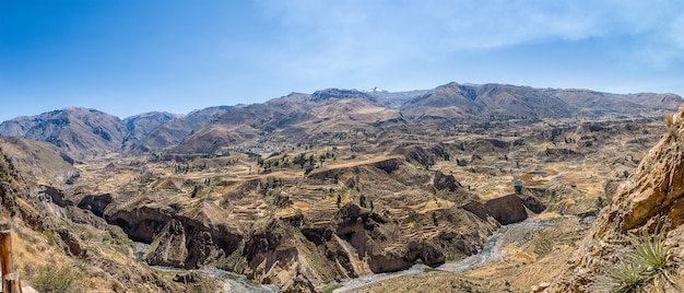 Foto panorâmica do magnífico desfiladeiro do Colca capturada no Peru