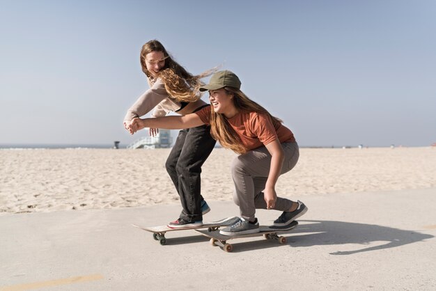 Fotos completas de mulheres em skates