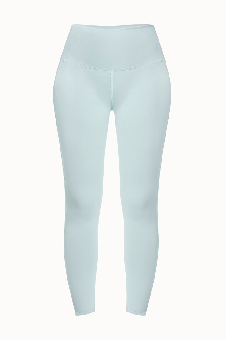 Foto grátis fotos de estúdio de roupas esportivas isoladas de leggings azuis simples