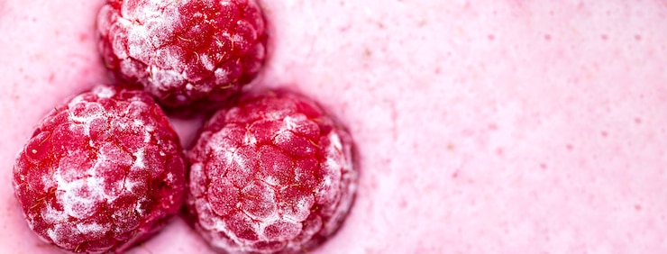 Foto grátis framboesas em espuma de morango