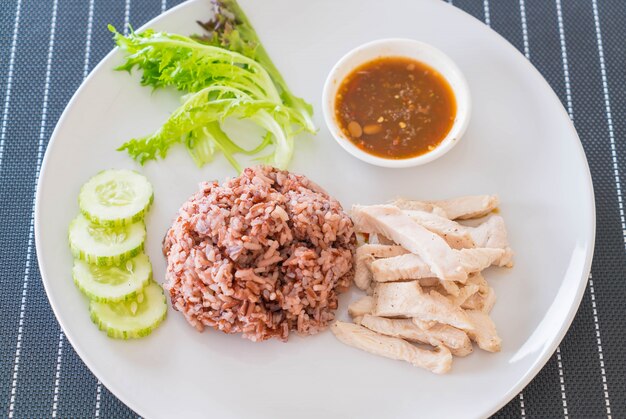 Frango cozido com arroz com baga de arroz