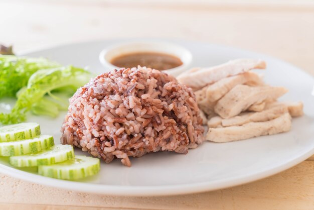 Frango cozido com arroz com baga de arroz