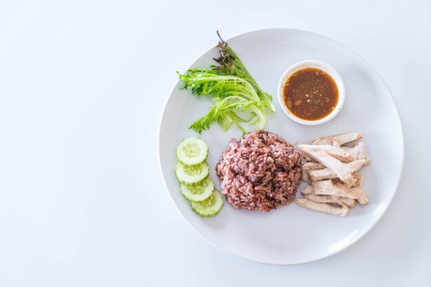 Frango cozido com arroz com baga de arroz