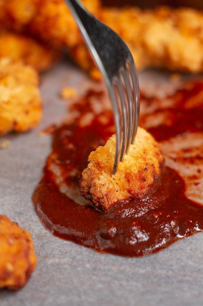 Foto grátis frango desossado delicioso de alto ângulo