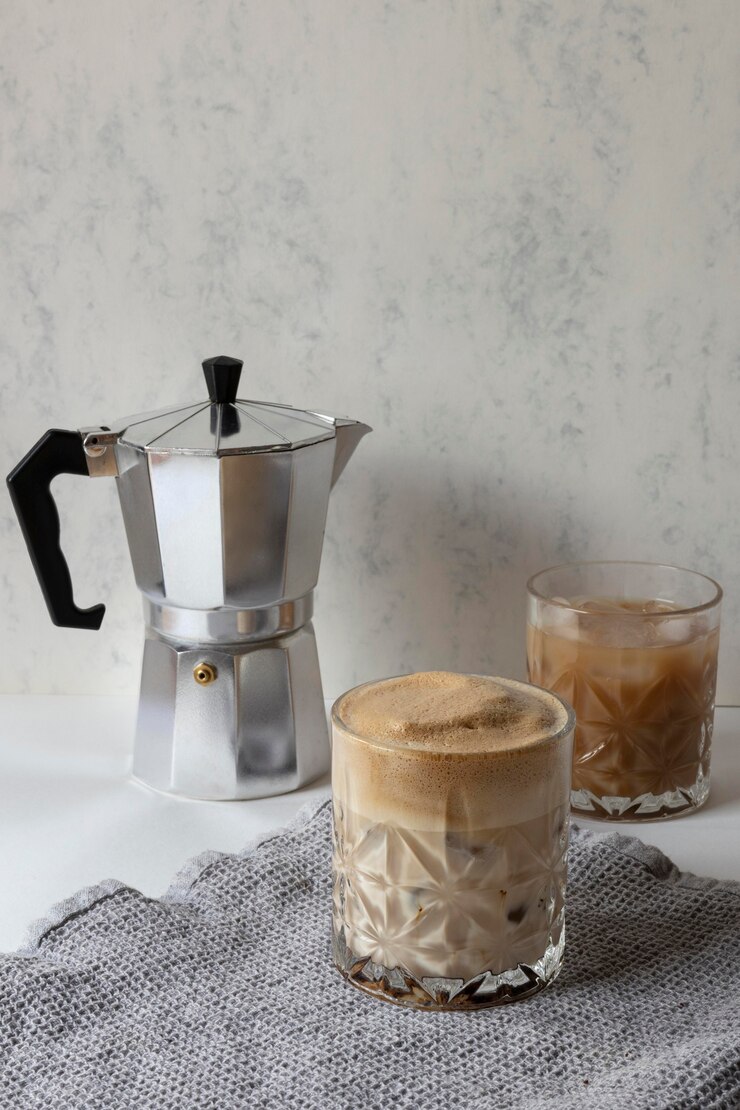 Foto grátis frappuccino aromático na mesa
