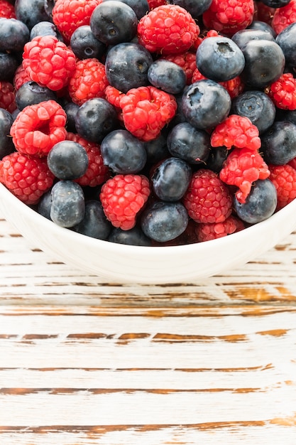 Foto grátis fruta de mirtilo e framboesa