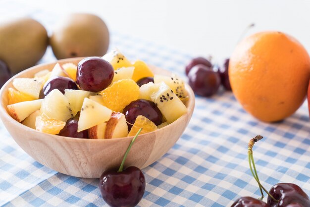 fruta em fatias misturadas