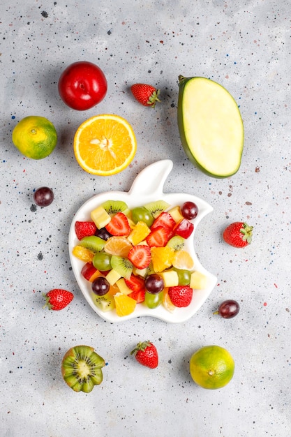 Foto grátis frutas frescas e salada de baga, alimentação saudável.