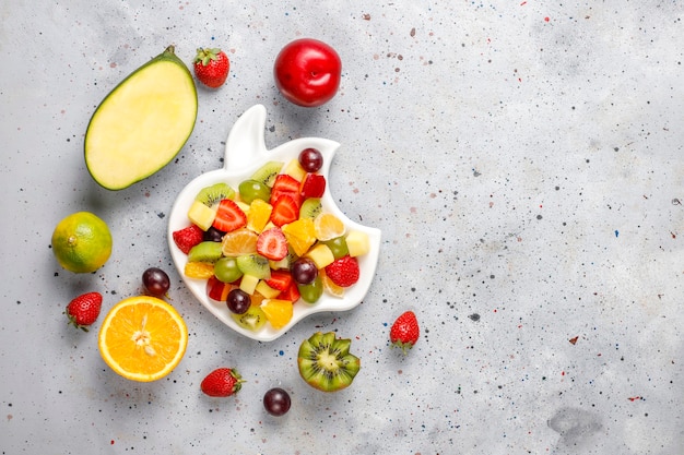 Foto grátis frutas frescas e salada de baga, alimentação saudável.