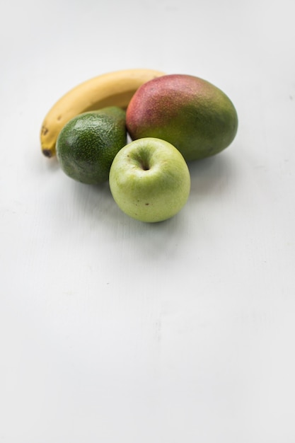 Foto grátis frutas integrais saborosas e frescas