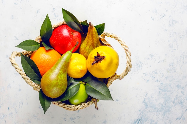 Foto grátis frutas orgânicas frescas da fazenda, peras, marmelo