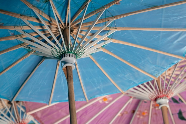 Fundo com guarda-chuva wagasa japonês tradicional