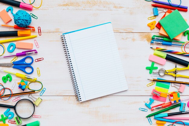 Fundo de educação escolar com a lição de casa em branco para espaço de cópia