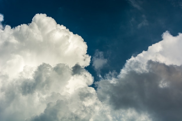 fundo de nuvens do céu.