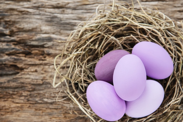 Foto grátis fundo de ovos de páscoa coloridos pintados - conceito de fundo de celebração de feriado de páscoa